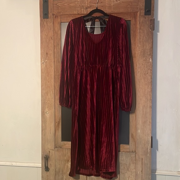 5/$25 Velvety Ribbed Dress with bow tie in the back. Maternity. - Picture 5 of 10